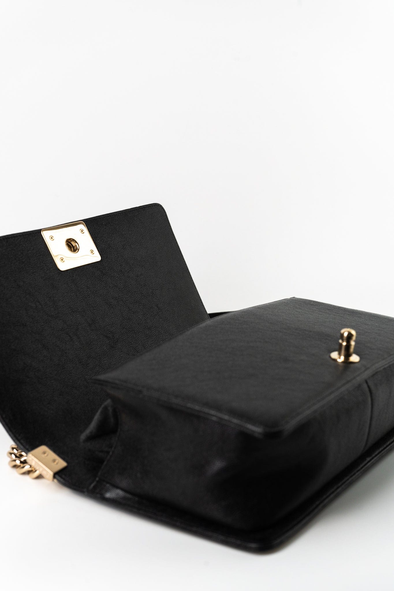 19S Shiny Black Caviar Chevron Boy Bag Medium Champagne Gold Hardware