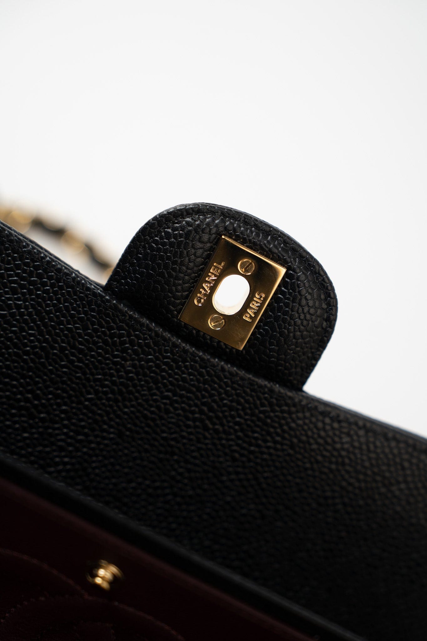 (Rev) Medium Black Caviar Quilted Classic Flap Gold Hardware