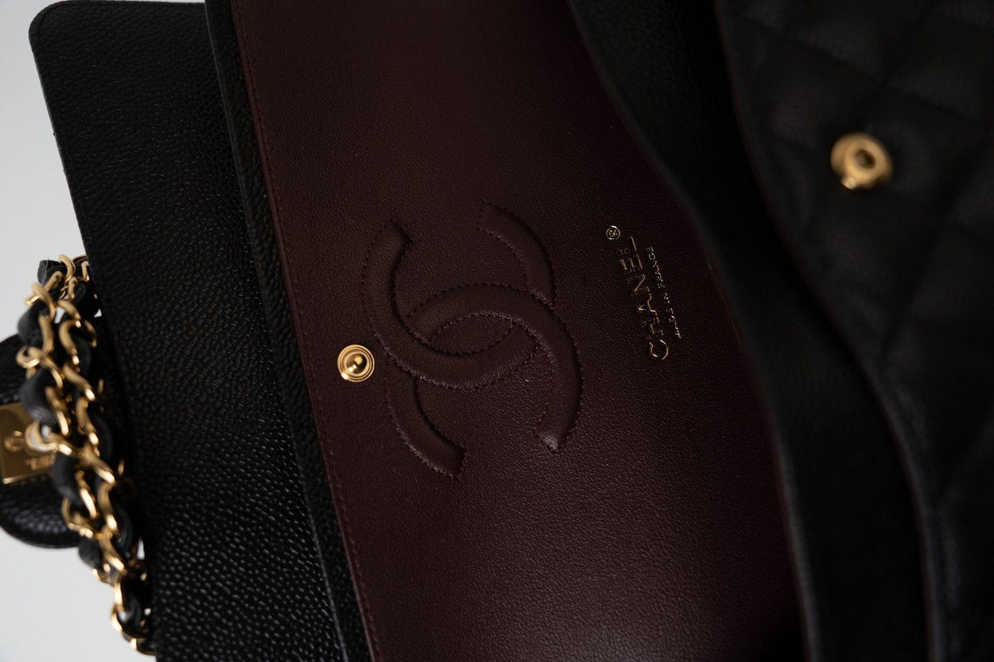 (Rev) Medium Black Caviar Quilted Classic Flap Gold Hardware