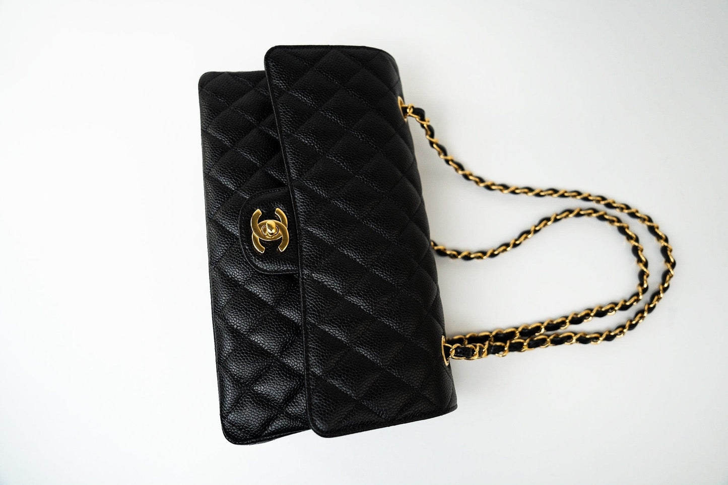 (Rev) Medium Black Caviar Quilted Classic Flap Gold Hardware