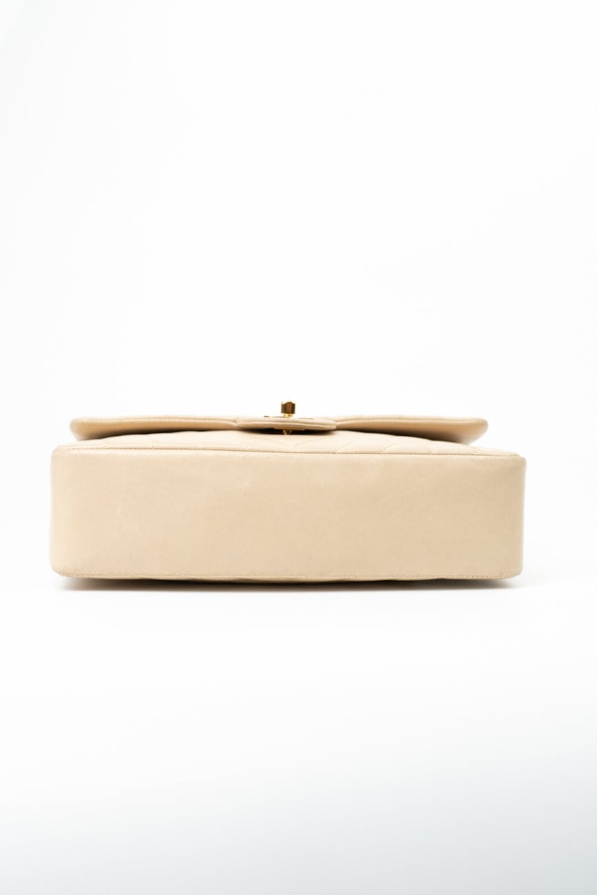 Vintage Beige Lambskin Chevron Classic Flap Medium GHW