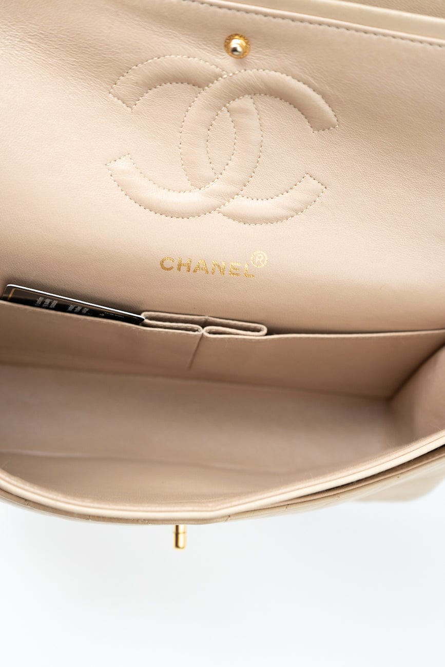 Vintage Beige Lambskin Chevron Classic Flap Medium GHW