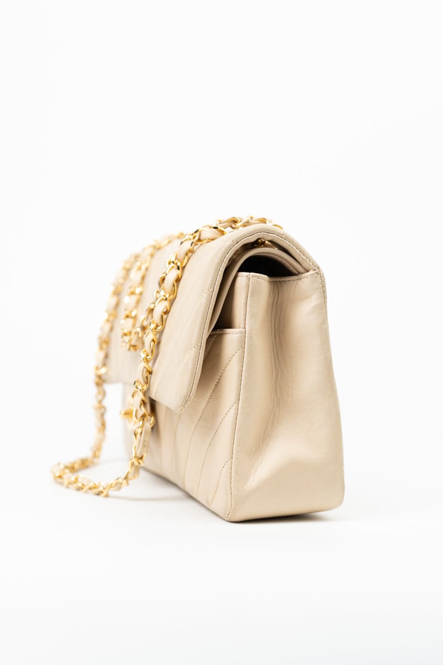Vintage Beige Lambskin Chevron Classic Flap Medium GHW