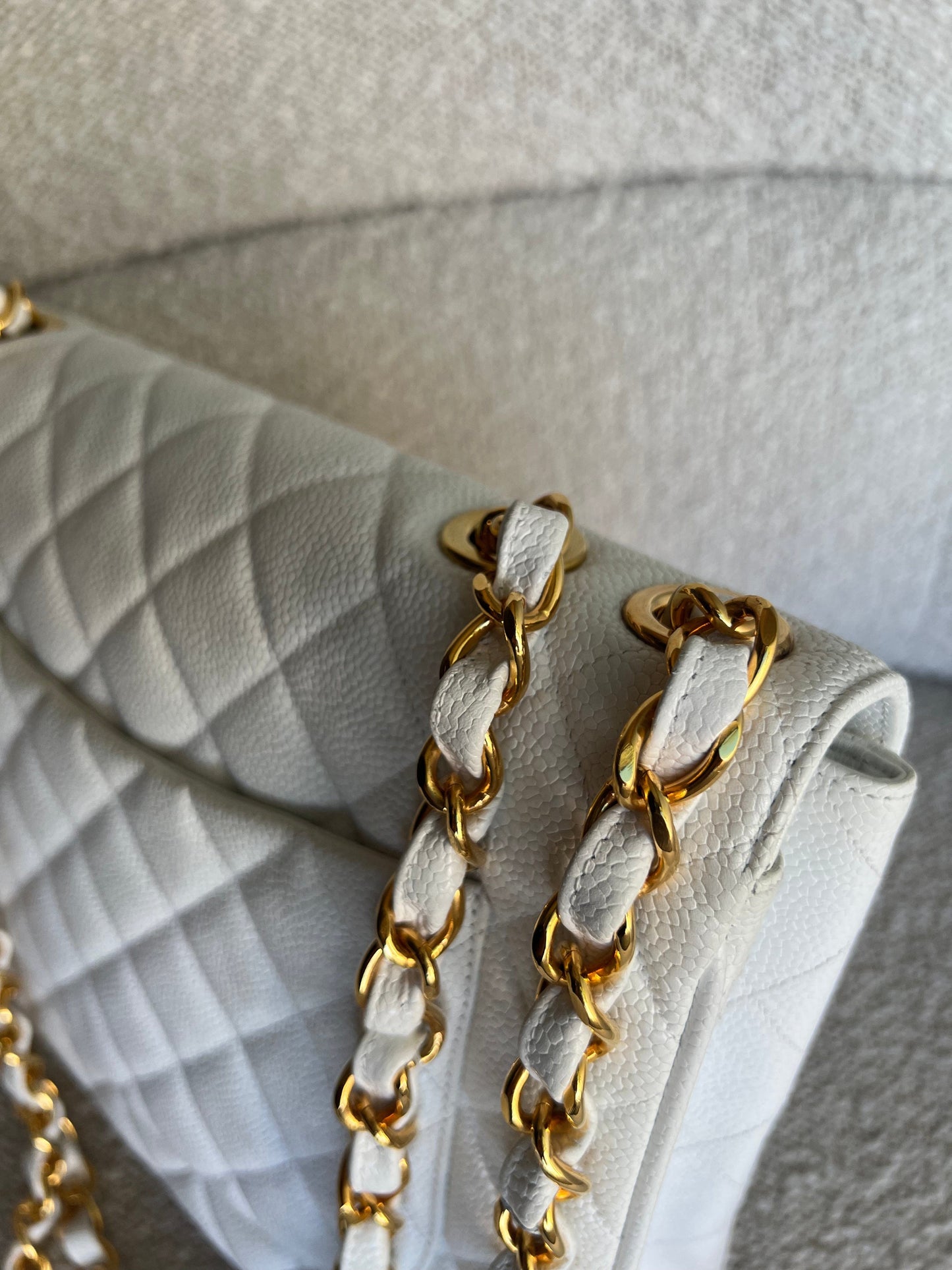 Vintage White Caviar Quilted Jumbo Single Flap GHW