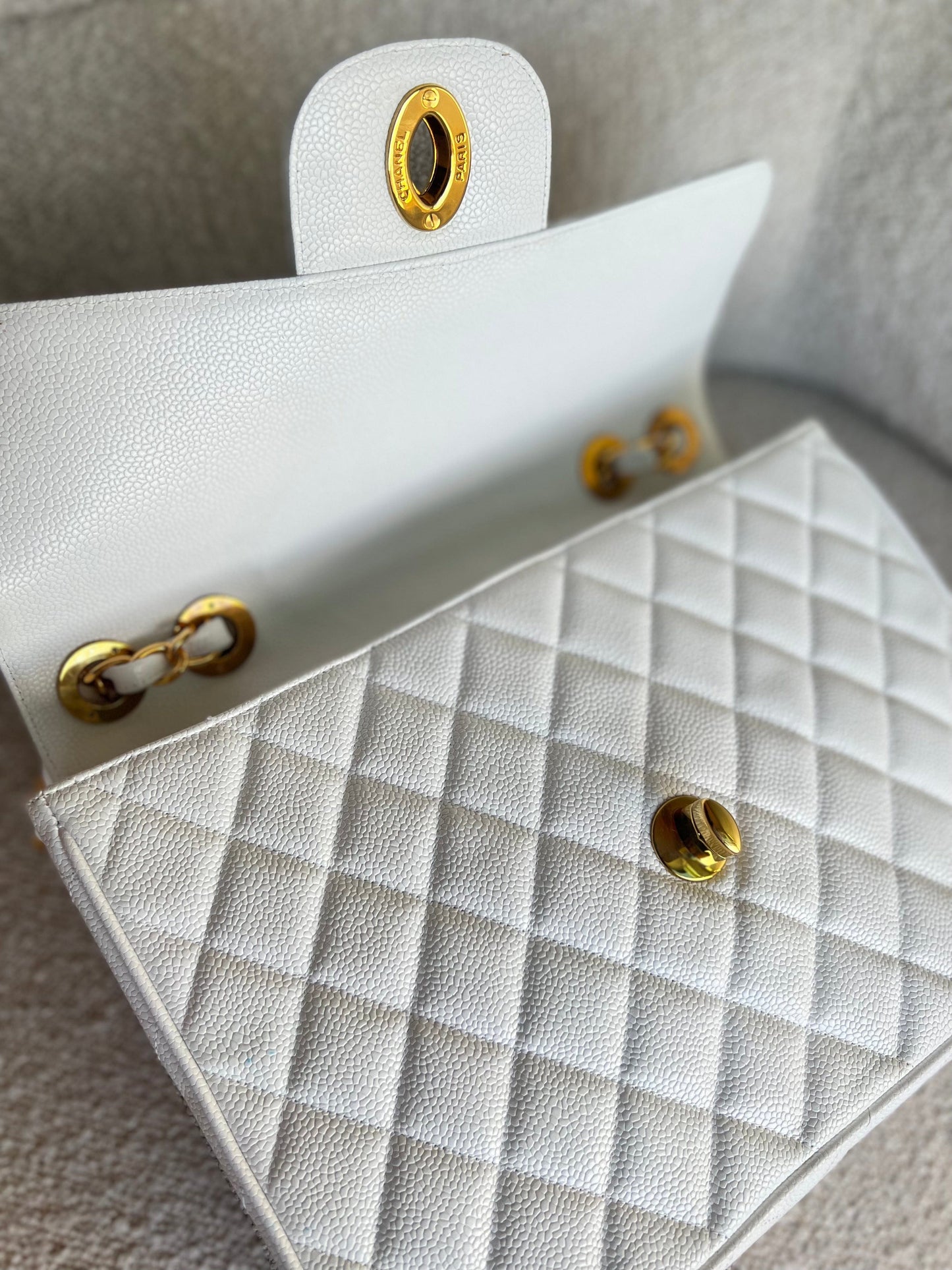 Vintage White Caviar Quilted Jumbo Single Flap GHW