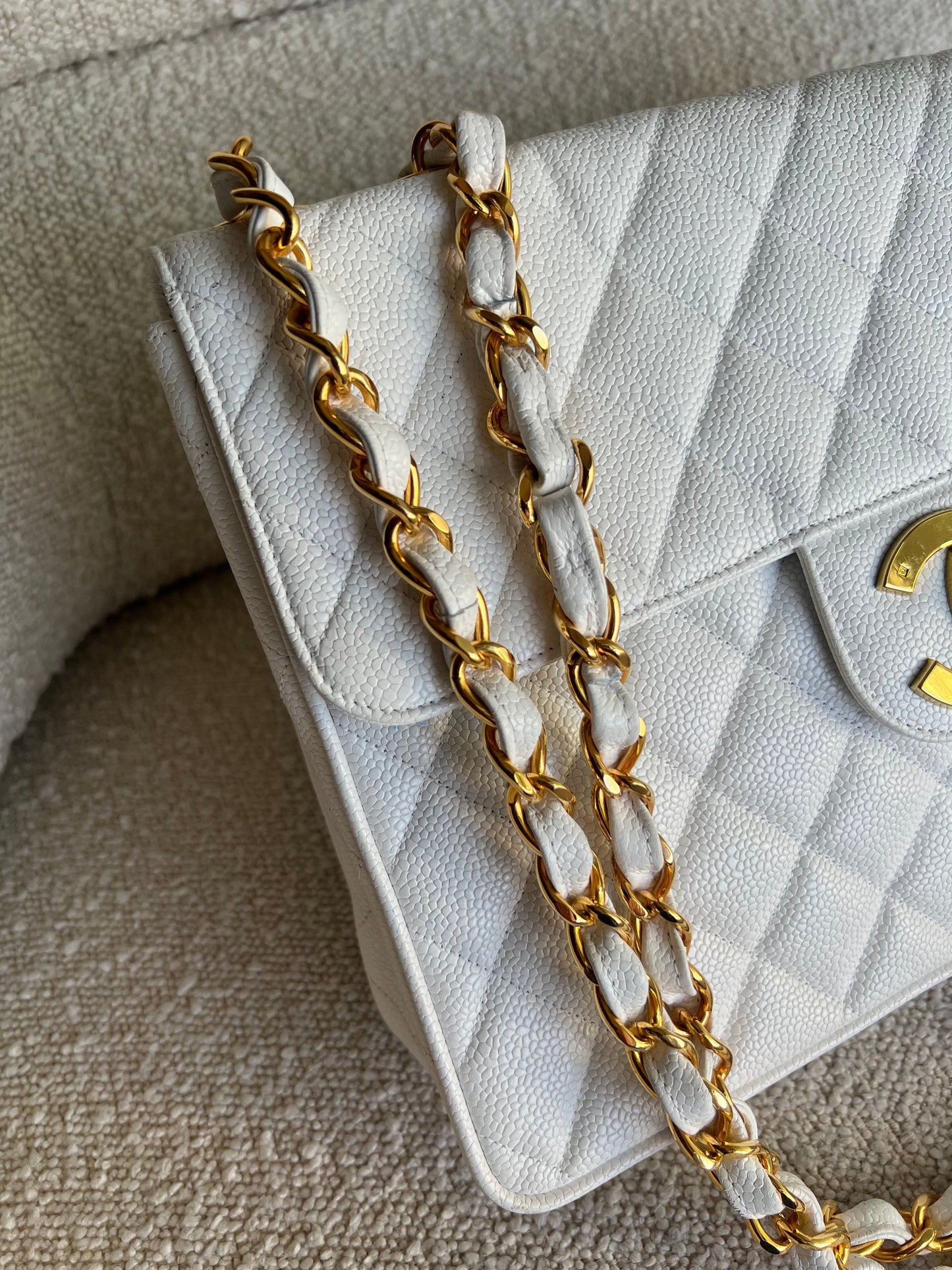 Vintage White Caviar Quilted Jumbo Single Flap GHW