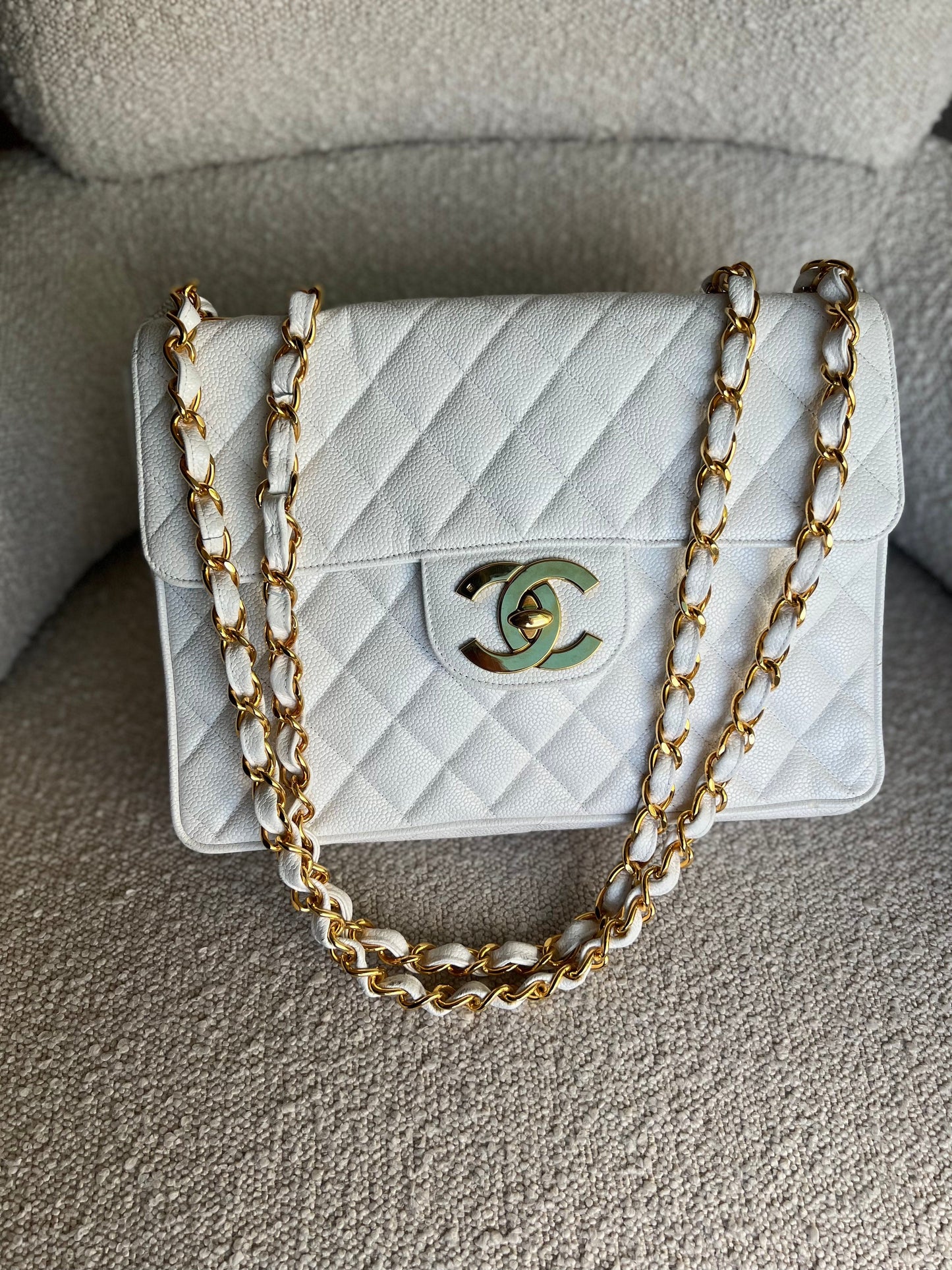 Vintage White Caviar Quilted Jumbo Single Flap GHW