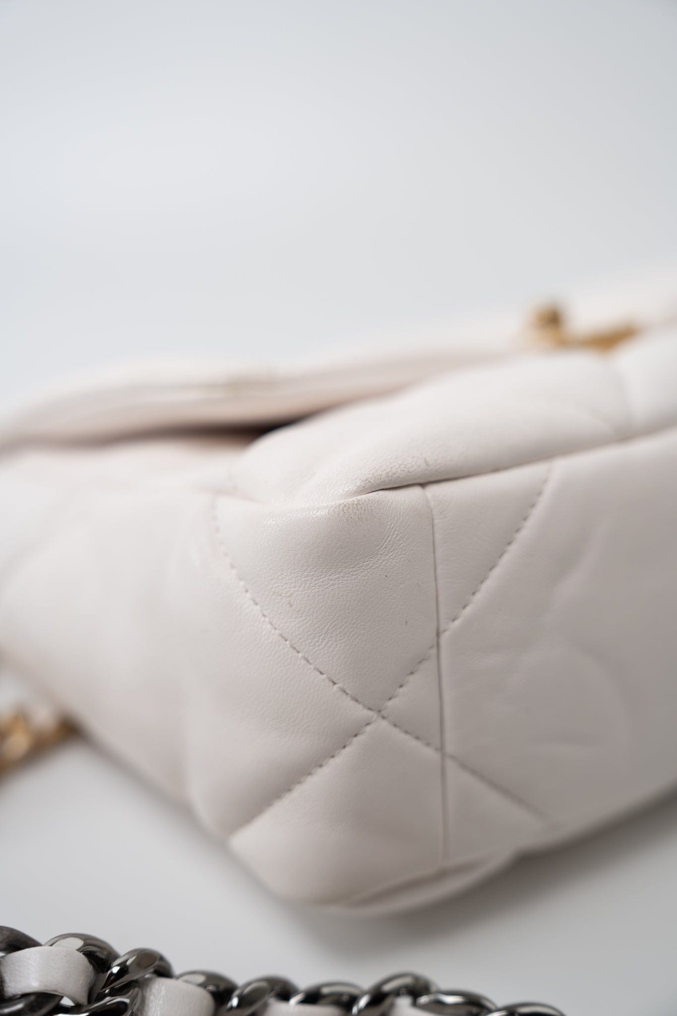 21p White 19 Lambskin Quilted 19 Flap Small