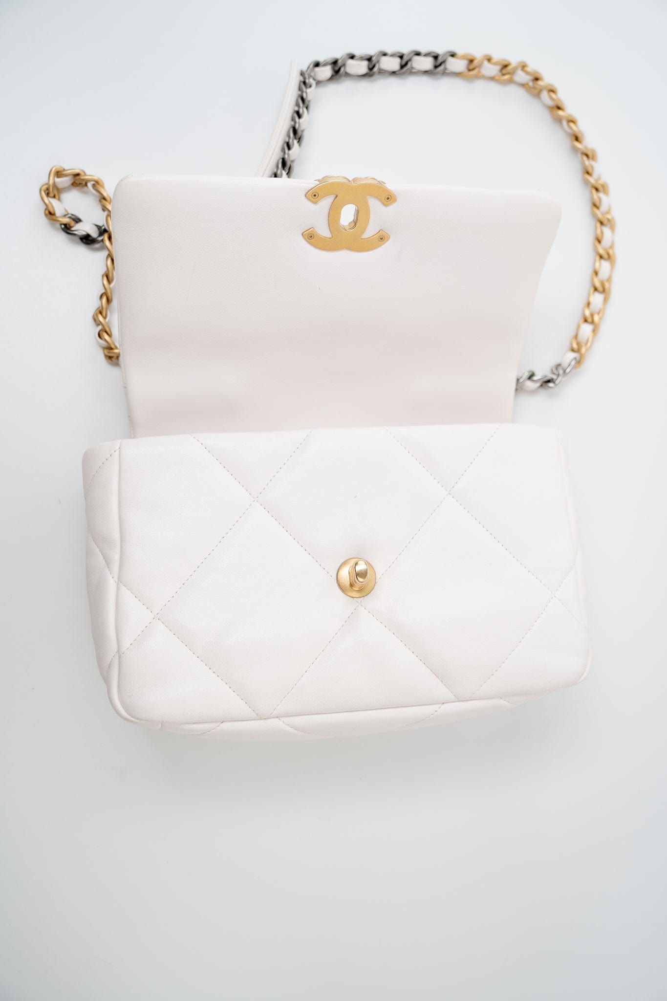 21p White 19 Lambskin Quilted 19 Flap Small