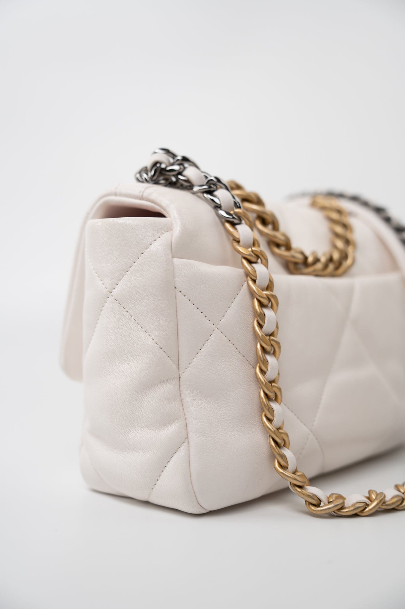 21p White 19 Lambskin Quilted 19 Flap Small