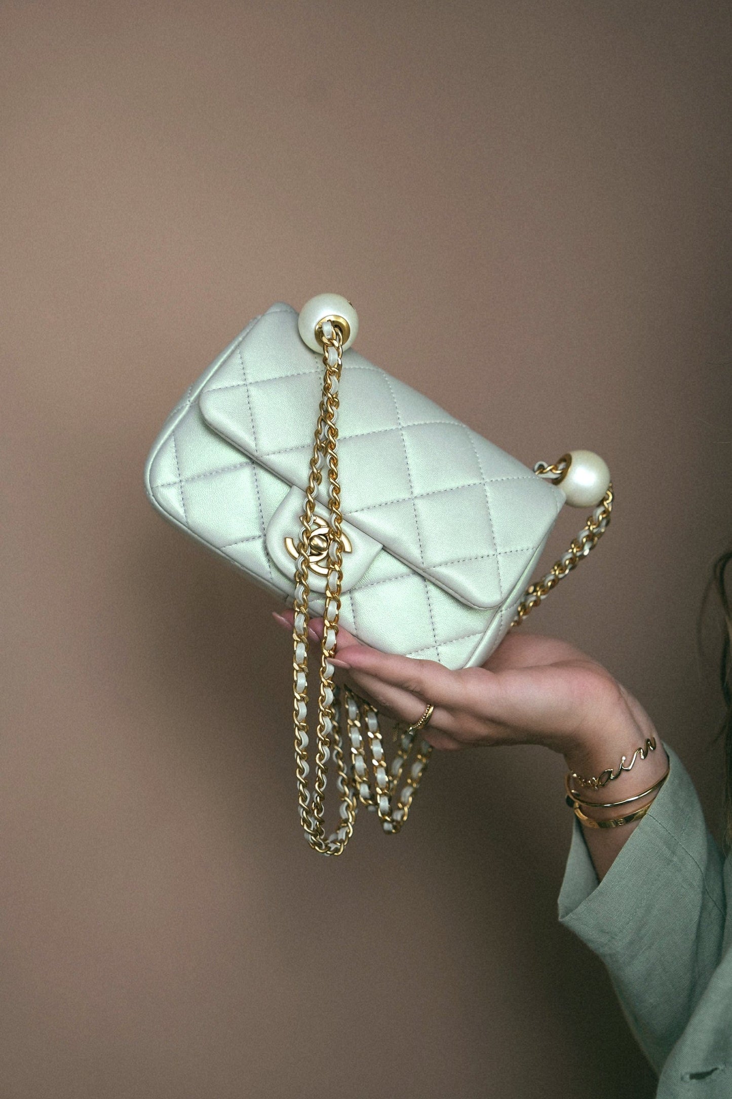 White Pearly/Iridescent Mini Pearl Flap Aged Gold Hardware